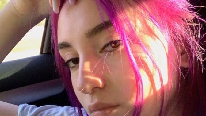 Pembe saç yakışmış mı?