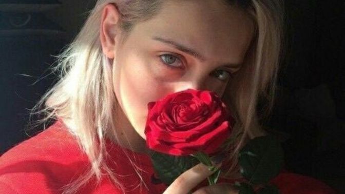 Doğum gününde çiçek alınır mı? Sevgilin doğum gününde sadece çiçek alsa basite kaçtığını düşünür müsün?