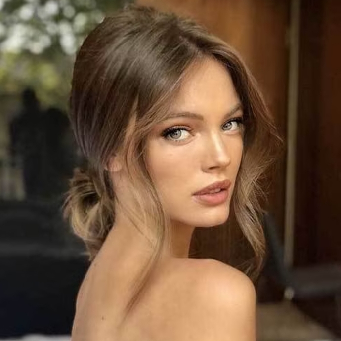 Düğünde uzun bir siyah elbise giyecegim nasıl bir saç modeli yaptırayım?
