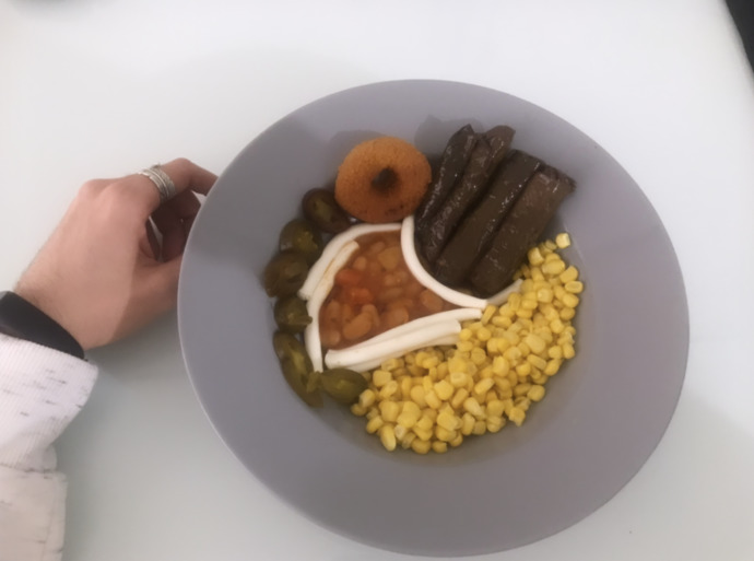 Yemek yerken birbirine karıştırır mısınız yoksa ayrı ayrı tabaklarda mı yersiniz?