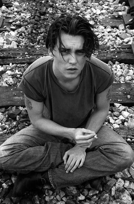 Johnny depp mi? Brad pitt mi? hadi bakalım?