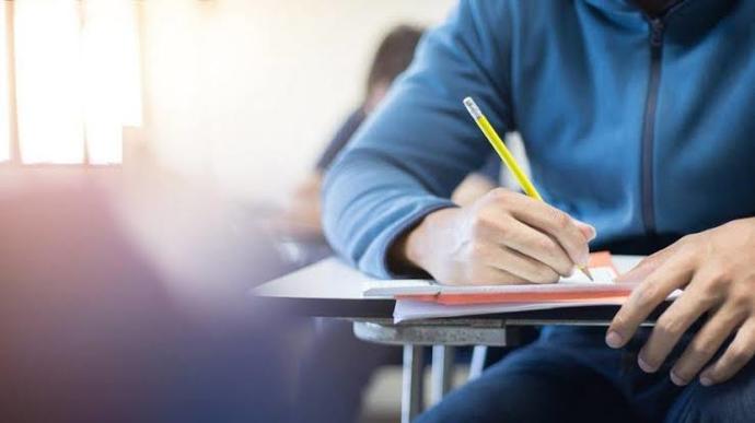 Siyaset Bilimi ve Kamu Yönetimi mezunu memur olmak isteyen biri kpss b ye mi girmeli? B grubu sınavı her sene mi yapılıyor?