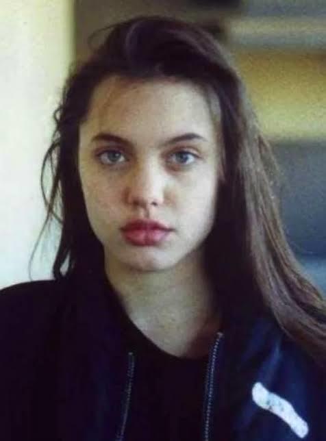 Angelina Jolie mi daha güzel Gülşen Bubikoğlu mu?