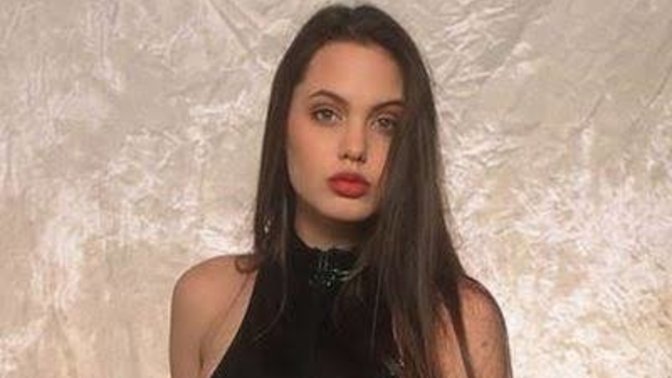Angelina Jolie mi daha güzel Gülşen Bubikoğlu mu?