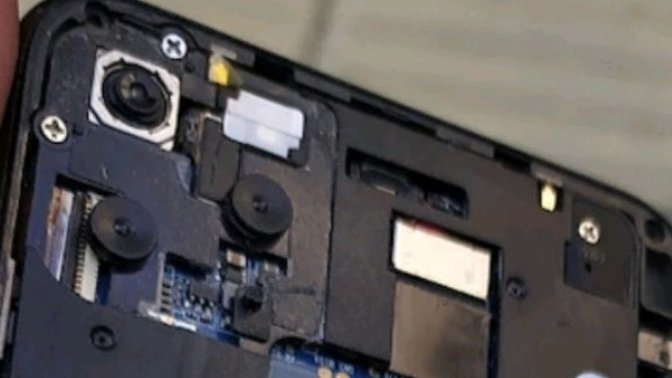 Bu telefonun arkasına ne taktırmak lazım?