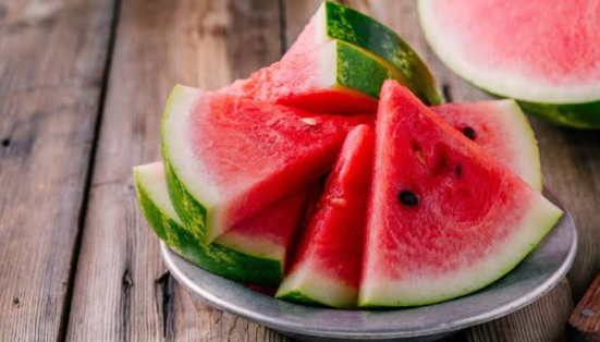 Dünya Karpuz Günü kutlu olsun! 🥳 KS’den kiminle karpuz yemek isterdin?