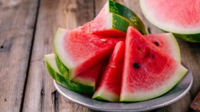 Dünya Karpuz Günü kutlu olsun! 🥳 KS’den kiminle karpuz yemek isterdin?