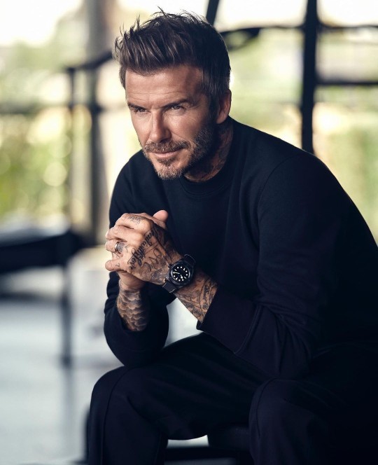 David Beckham mı daha yakışıklı Keanu Reeves mi? 