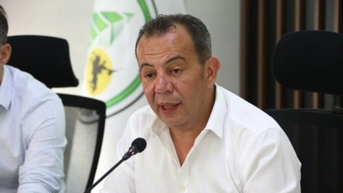 Bolu belediye başkanı ‘sığınmacı teklifi’ne tepki gösteren AKP’lilere çay fırlattı. Ne düşünüyorsunuz?