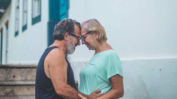 Yaşlanınca cinsel istek biter mi?