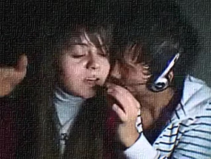 Sevdiğiniz insanla bağıra bağıra şarkı söylemek istermiydiniz?