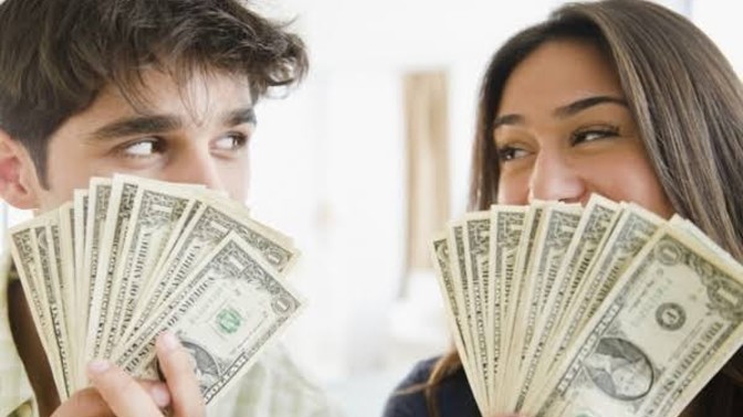 ❤️Aşk mı 🤑Para mı? Son zamanlarda herkes zengin sevgili istiyor sanki 🤔 siz ne diyorsunuz bu duruma?