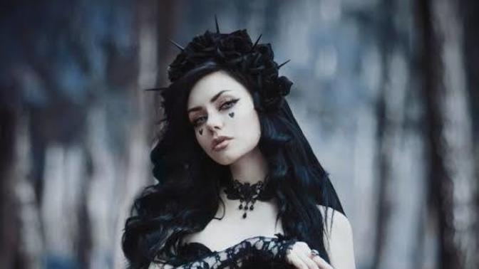 Gotik veya Siyah Giyinen İnsanlar Neden Satanist İlan Ediliyor?