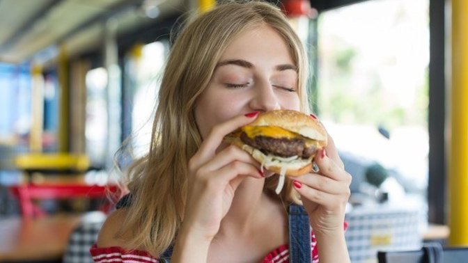 Sabah sabah canım hamburger çekti. Sipariş versem getiren kişi deli der mi?