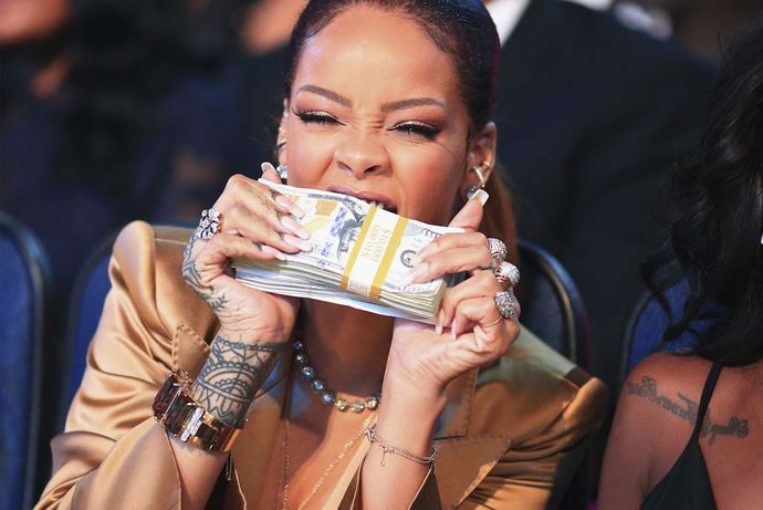 Halsey, Rihannanın Milyader olmasını kutladı! Sizin toplam servetiniz ne kadar?