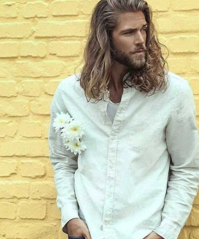 Hangi model saçlara sahip erkekler bakanı bir kez daha döndürüp baktırır?