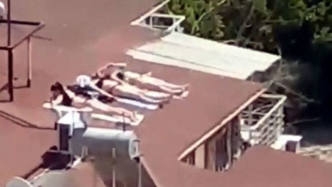 Güneşlenmek için deniz ve havuz kenanarı şart mı?