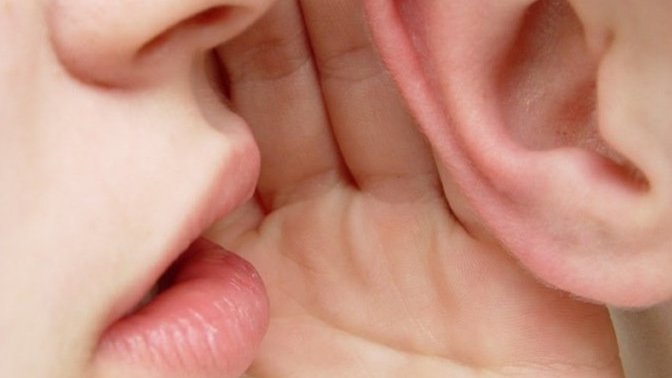 Uyumadan önce kulağınıza hangi cümle fısıldansa tüyleriniz diken diken olur?
