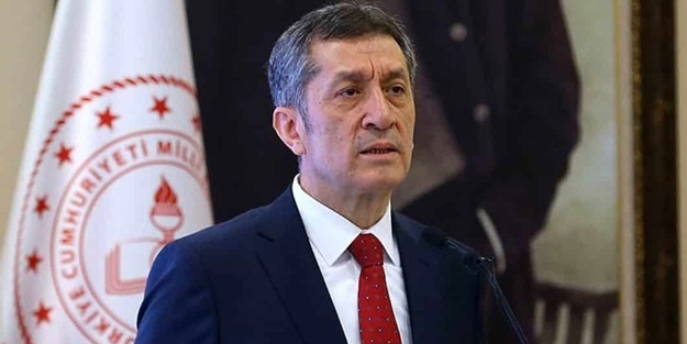 Milli Eğitim Bakanı Ziya SELÇUK istifa etti! Yerine Mahmut ÖZER atandı. Karardan memnun musunuz?