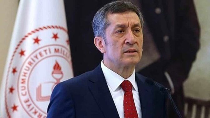 Milli Eğitim Bakanı Ziya SELÇUK istifa etti! Yerine Mahmut ÖZER atandı. Karardan memnun musunuz?