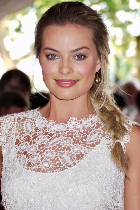 Margot Robbie mi daha güzel Hande Erçel mi?