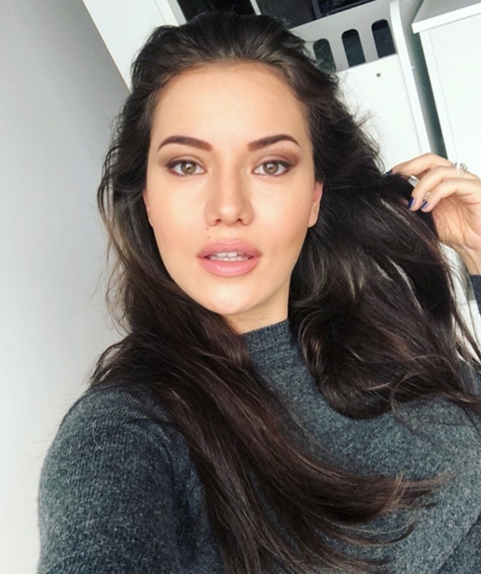 Fahriye Evcen mi daha güzel Adriana Lima mı?