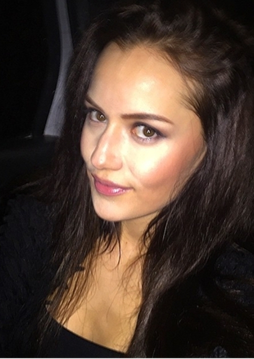 Fahriye Evcen mi daha güzel Adriana Lima mı?