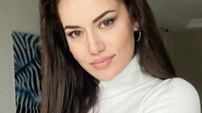 Fahriye Evcen mi daha güzel Adriana Lima mı?