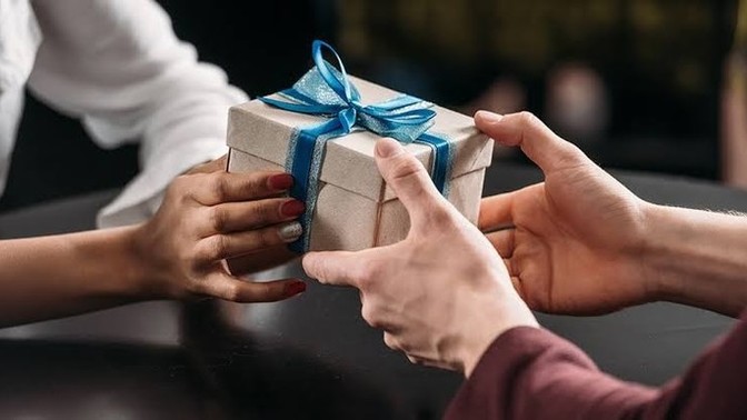 Hiç size verilen bir hediyeyi reddettiğiniz oldu mu?