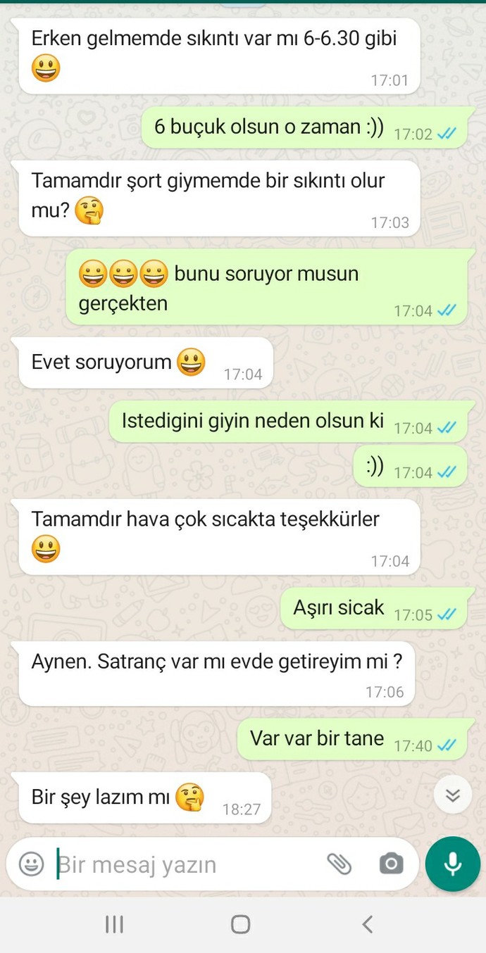 Kovalamaca oynayalım diyecek kadar serseri. Şort giyebilir miyim? diyecek kadar ince. Ne düşünmeliyim?