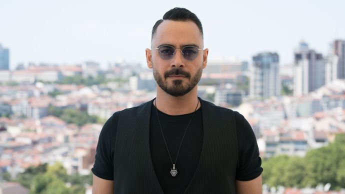 Saç modelinin yanlarına çizik atttıran erkekleri hoş buluyor musunuz?
