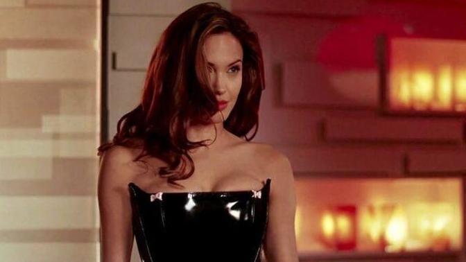 Angelina Jolie annesinin sevgilisiyle birlikte olmuş! Bu davranış doğru mu?
