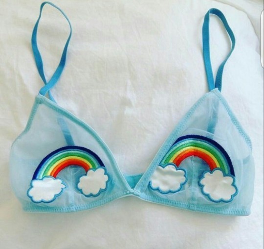 Bu bikini üstü çok tatlı değil mi?