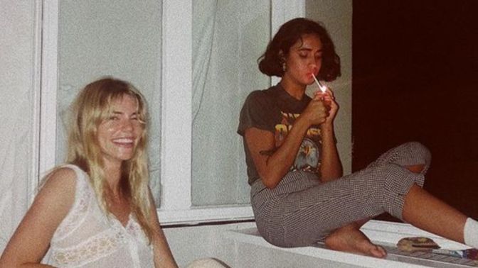 Arkadaşınla sevgilinin dedikodusunu yapar mısın?