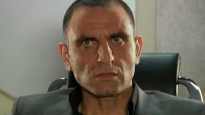 Afilli sözleri hayat mottosu yapmak aşırı saçma değil mi?