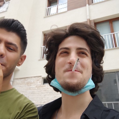 Dalgalı saçlı erkekler nasıl sizce?