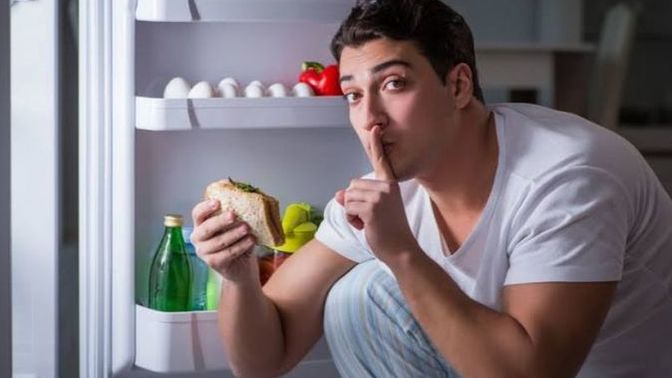 Akşam 8.00'den sonra yemek yemek kilo aldırır mı?