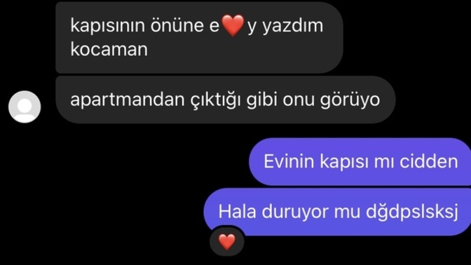 Kapınızın önüne size olan aşkından böyle şeyler yazan biri olsa naparsınız?