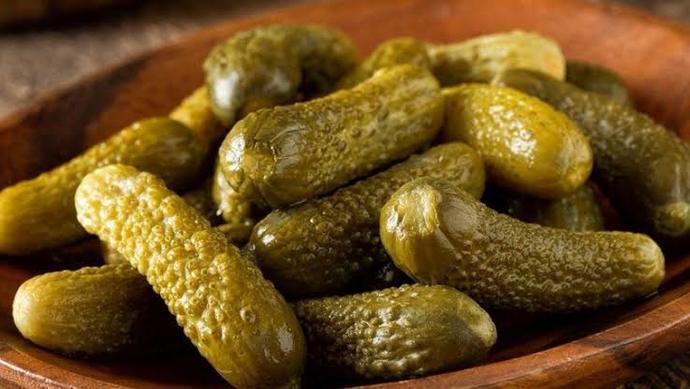 Bazı kızlar neden turşu gibi kokar?