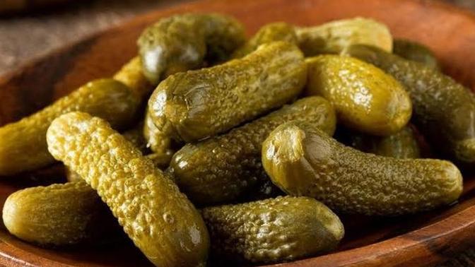 Bazı kızlar neden turşu gibi kokar?