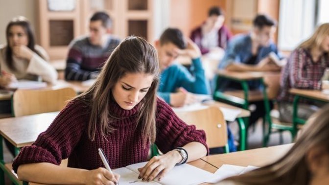 YKS baraj puanı düşürüldü! Ne düşünüyorsunuz?