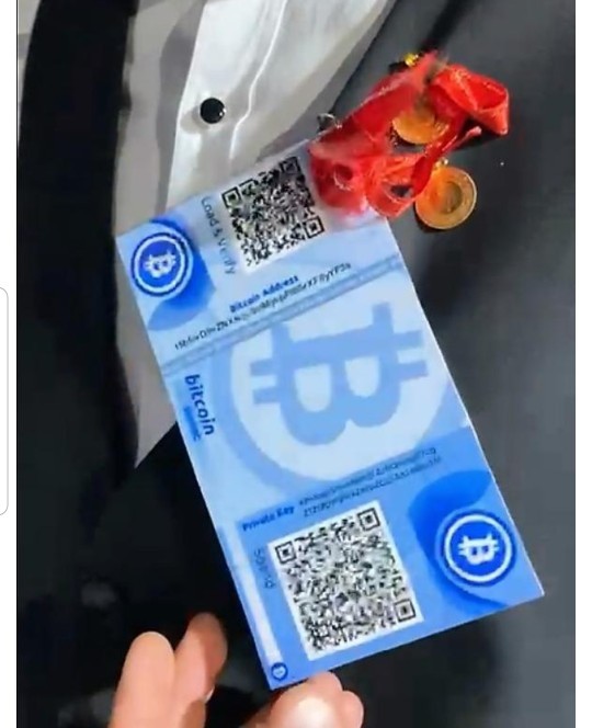 Takı olarak Bitcoin takıldı. Kripto paradan takı olur mu?