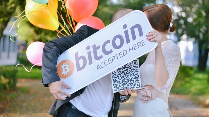 Takı olarak Bitcoin takıldı. Kripto paradan takı olur mu?