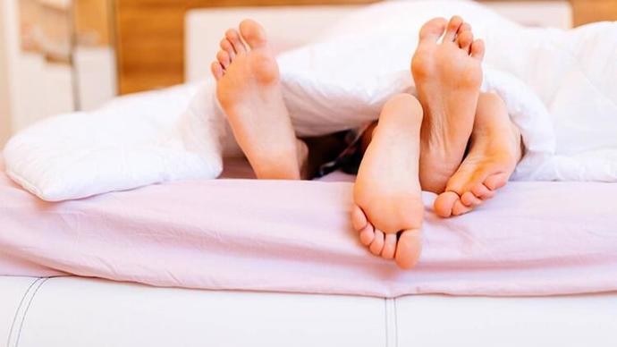 👣 ♥️ 👣