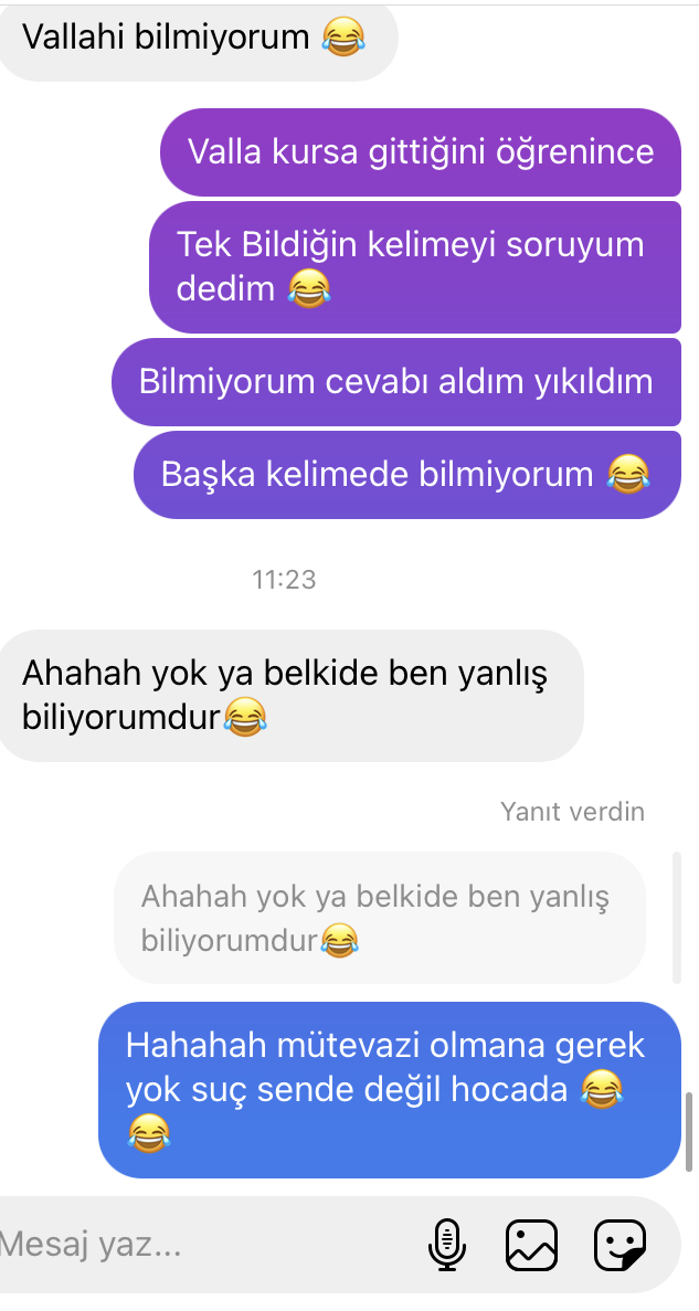 Arkadaşlar bu kız sizce benden konuşmak istiyor mu?