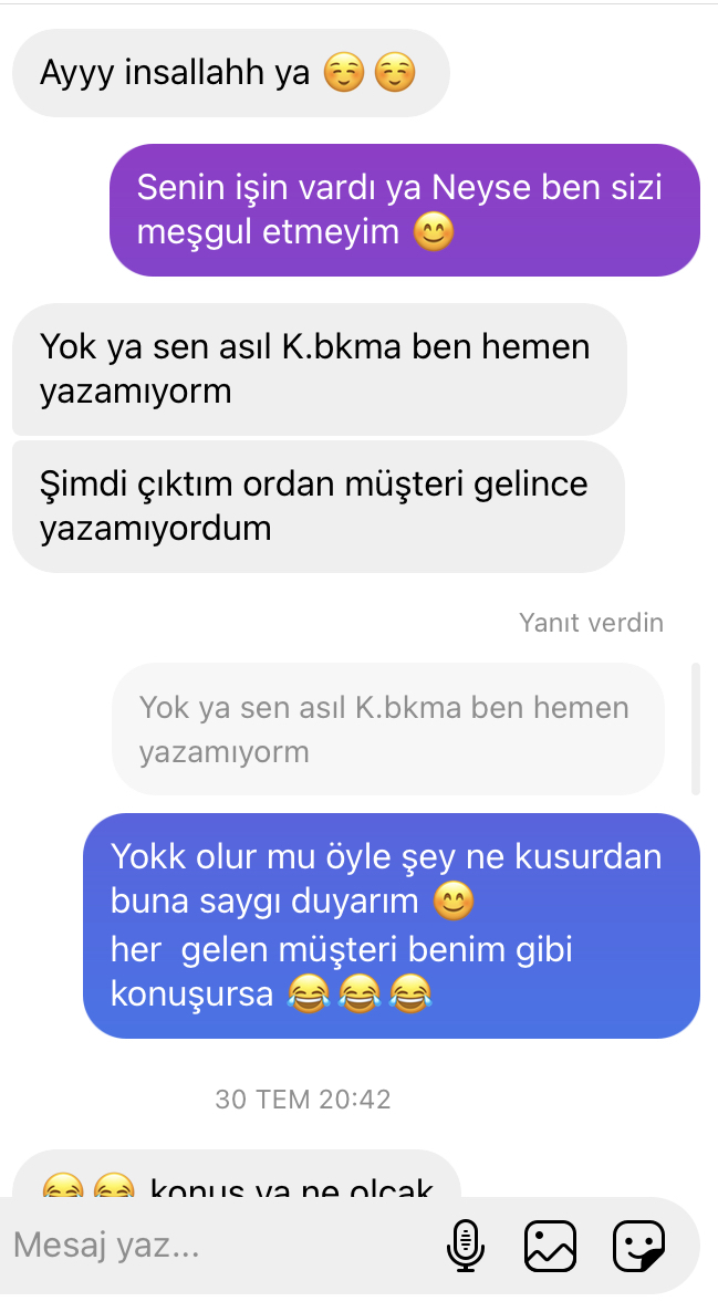 Arkadaşlar bu kız sizce benden konuşmak istiyor mu?