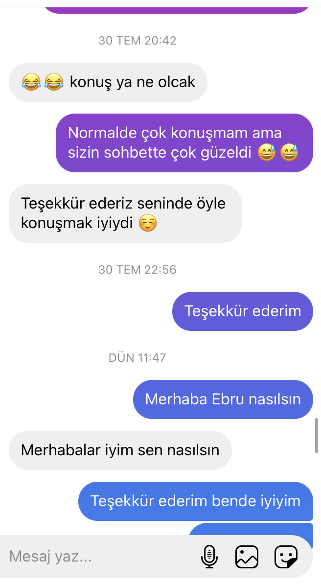 Arkadaşlar bu kız sizce benden konuşmak istiyor mu?