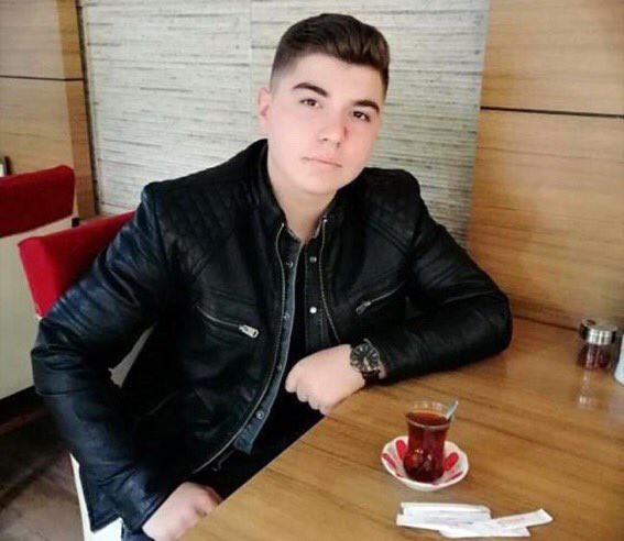 Sevgili mültecileriniz dün 2 Türk gencine saldırdı. 18 yaşındaki Emirhan öldü ülkeyi yönetenlerin amacı nedir sizce?