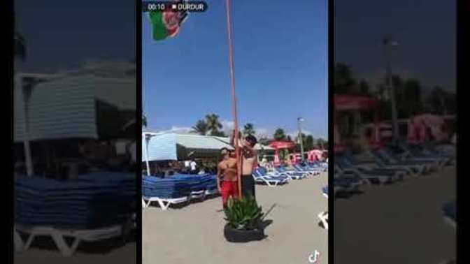 Antalya'da göndere Afganistan Bayrağı çekildi! Sizce mülteciler ve suçlular için Türkiye bir cennet mi?