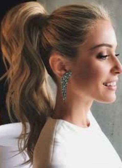 Kadınlara en çok yakıştırdığınız saç modeli hangisi?
